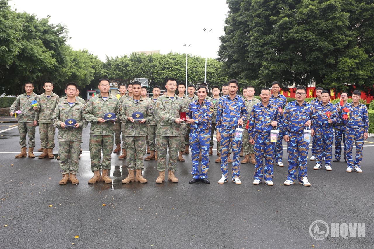 Sĩ quan, thủy thủ Hải quân Việt Nam-Trung Quốc giao lưu thể thao và tham quan tàu