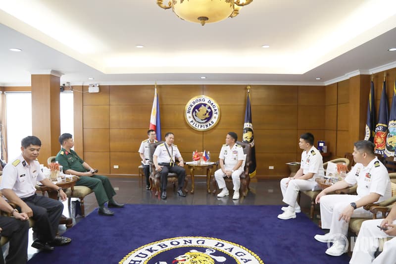 Đoàn công tác Hải quân Việt Nam chào xã giao Bộ Tư lệnh Huấn luyện và Học thuyết, Hạm đội Philippines