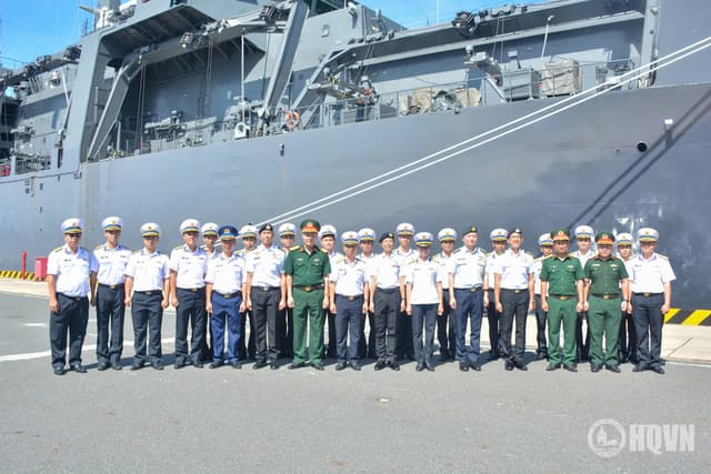Tàu Hải quân Singapore cập cảng Quốc tế Cam Ranh, thăm Khánh Hoà