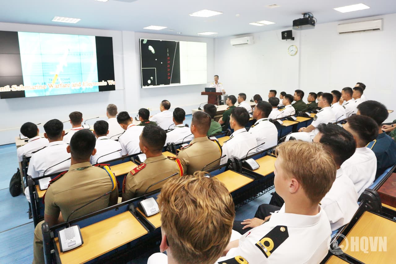 Khai mạc Giao lưu huấn luyện học viên sĩ quan hải quân quốc tế
