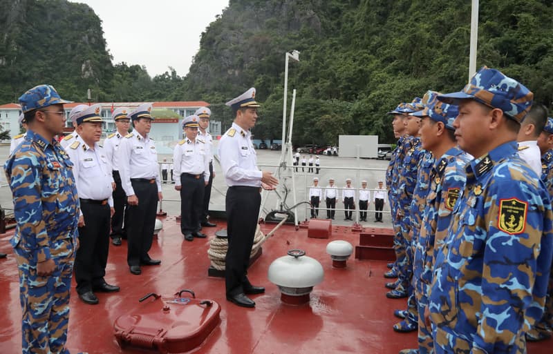 Phó Đô đốc Nguyễn An Phong đến thăm và nắm tình hình tại Lữ đoàn 170