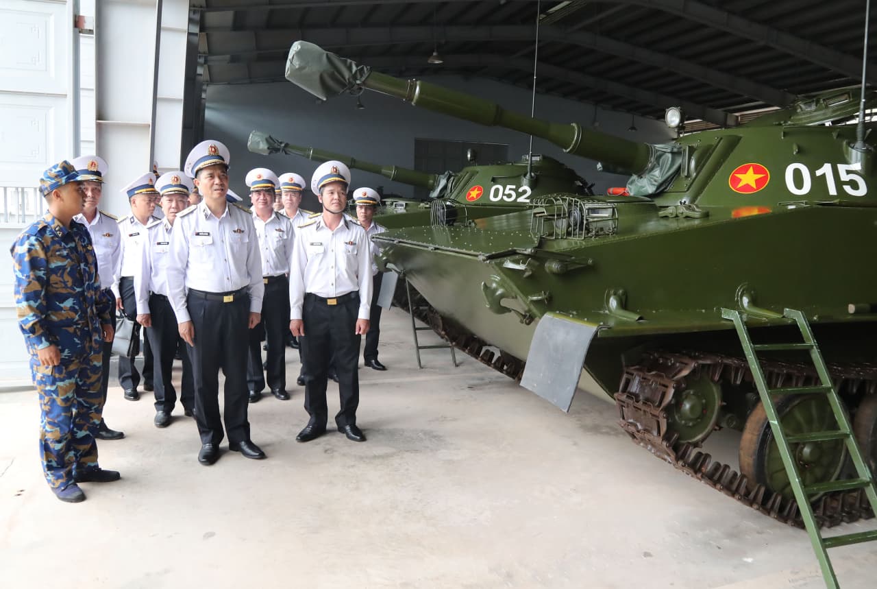 Chính ủy Hải quân nắm tình hình tại Lữ đoàn 147