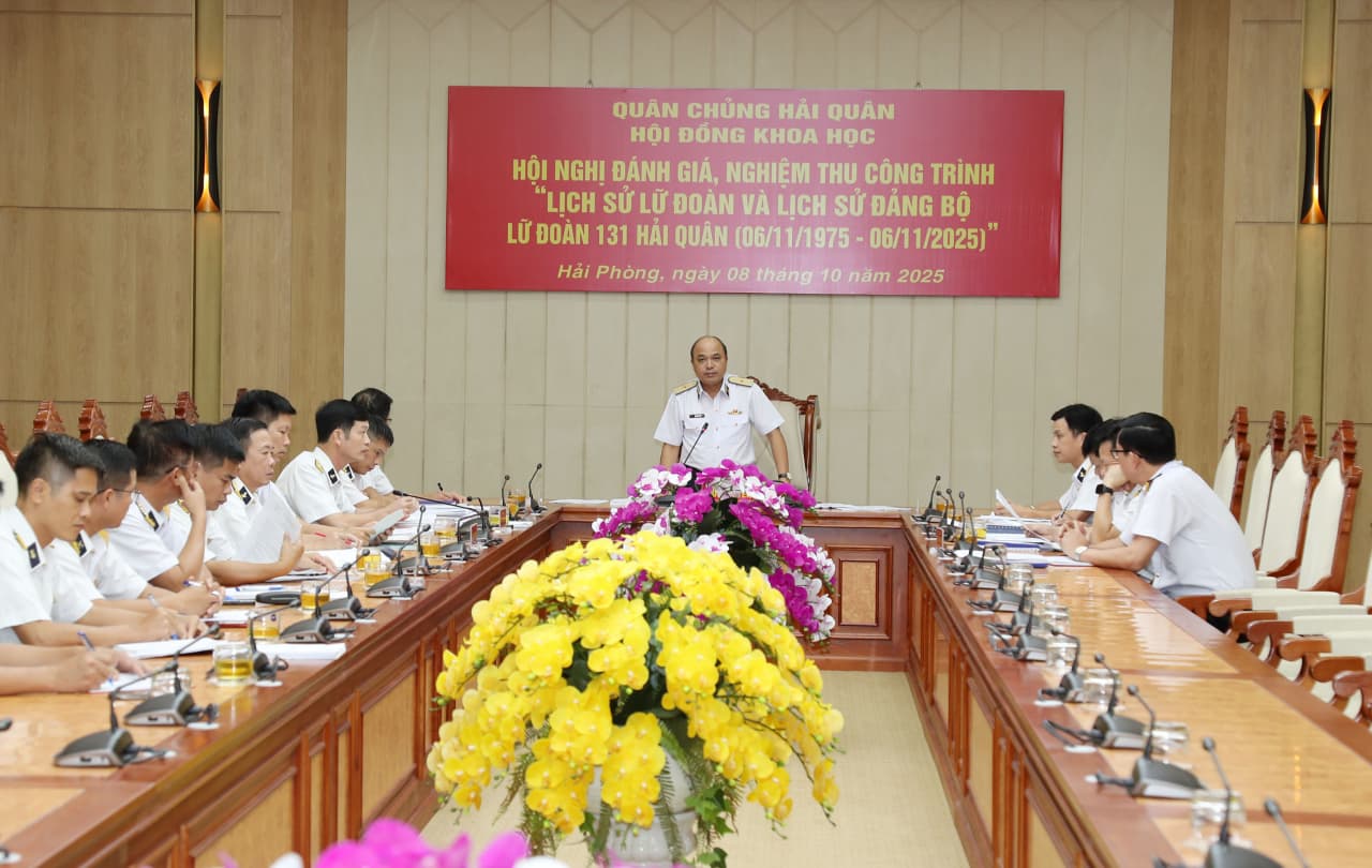 Chuẩn Đô đốc Đỗ Văn Yên chủ trì nghiệm thu công trình Lịch sử Lữ đoàn 131