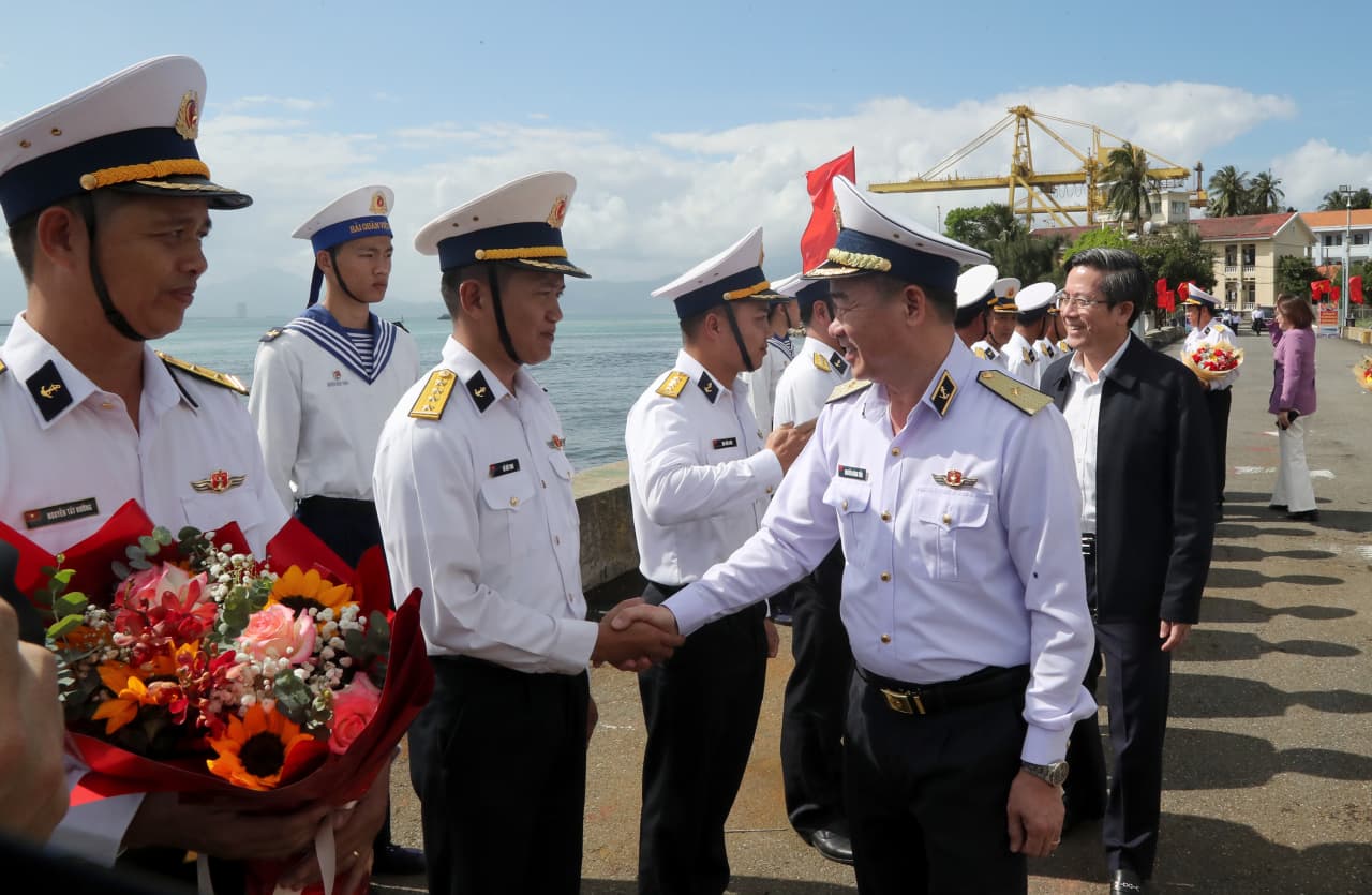 Vùng 3 Hải quân khởi hành chúc Tết quân dân đặc khu Cồn Cỏ, Lý Sơn