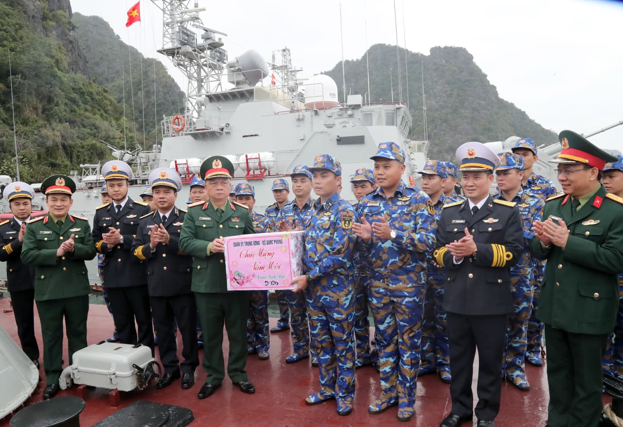 Thượng tướng Nguyễn Quang Ngọc thăm, kiểm tra, chúc Tết Lữ đoàn 170