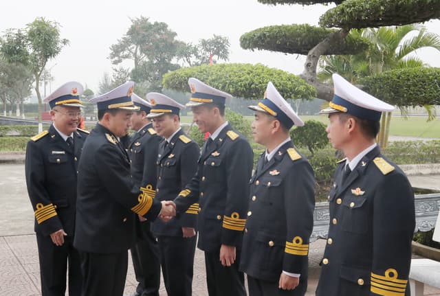 Phó Đô đốc Trần Thanh Nghiêm thăm, chúc Tết các đơn vị khu vực Hải Phòng