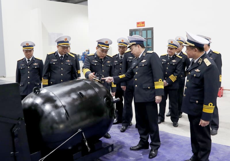 Tư lệnh Hải quân thăm, kiểm tra Nhà máy X28