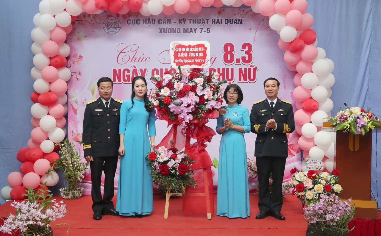 Xưởng may 7-5 tuyên truyền sức khỏe và quyền bình đẳng giới của phụ nữ