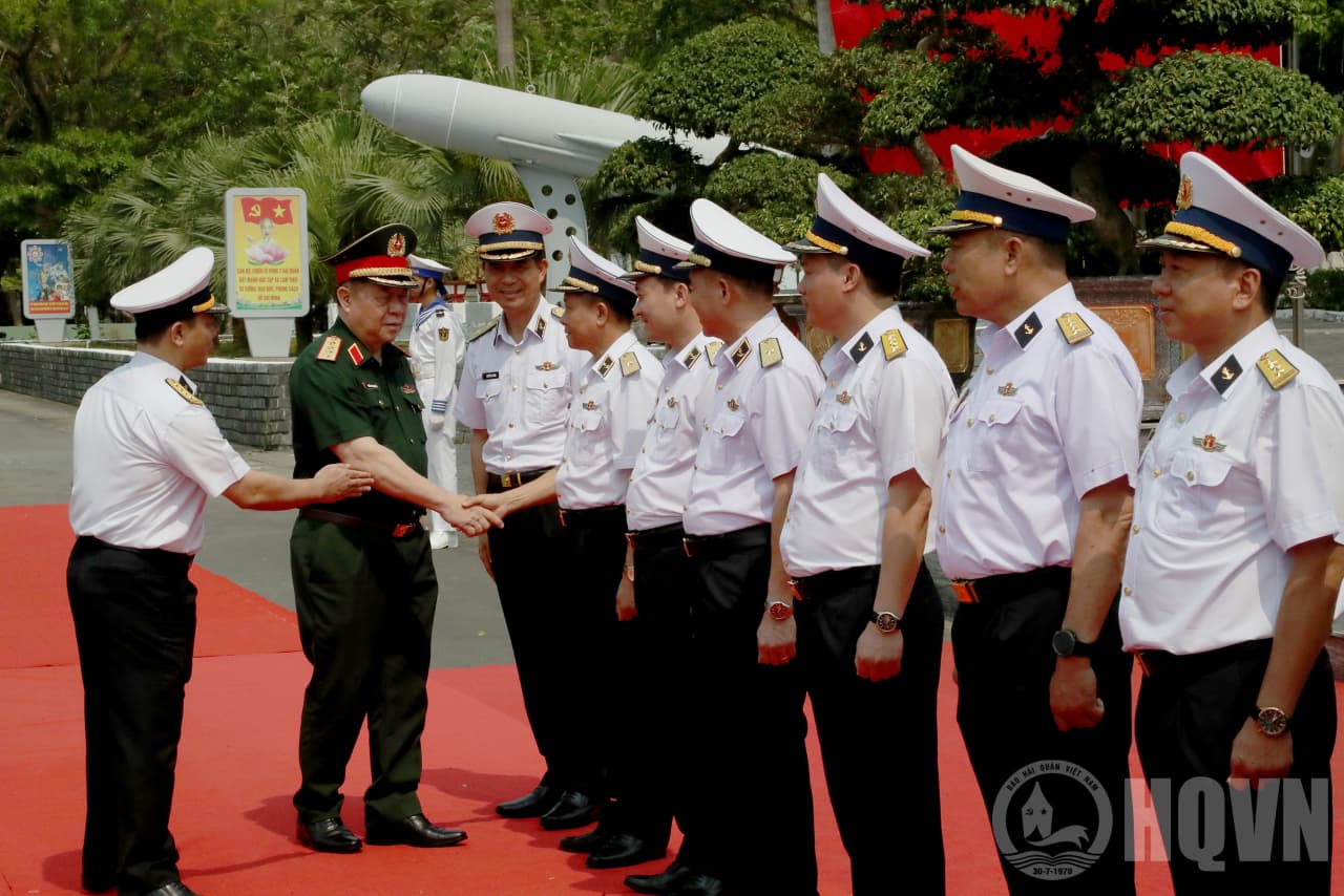Đại tướng Nguyễn Trọng Nghĩa thăm, làm việc tại Vùng 3 Hải quân