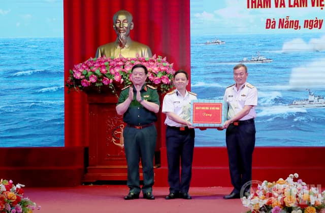 Đại tướng Nguyễn Trọng Nghĩa thăm, làm việc tại Vùng 3 Hải quân