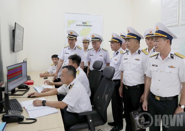 Phó Đô đốc Nguyễn An Phong kiểm tra, nắm tình hình tại Trạm Ra đa 3511