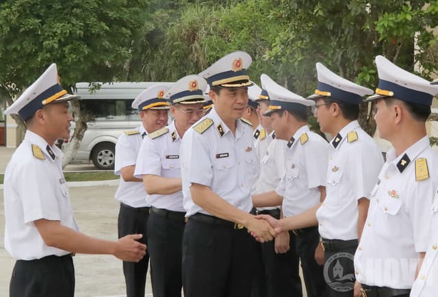 Phó Đô đốc Nguyễn An Phong thăm, nắm tình hình tại Trạm ra đa 535