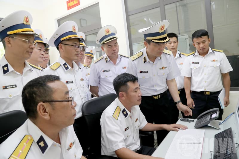 Phó Đô đốc Nguyễn An Phong thăm, nắm tình hình tại Trạm ra đa 535