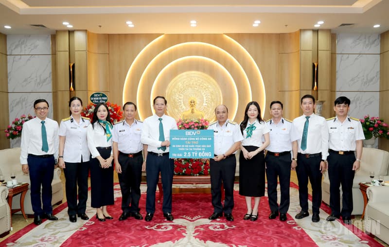 Ngân hàng  BIDV tặng 2,5 tỷ đồng hỗ trợ các hoạt động an sinh xã hội cho Trường Sa