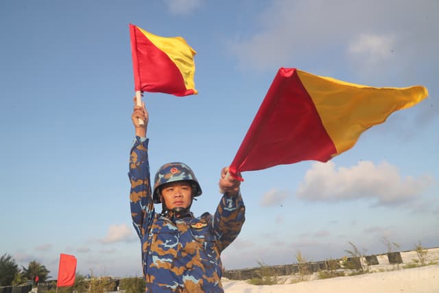 Trường Sa-Trang sử của hòa bình, phát triển giữa trùng khơi