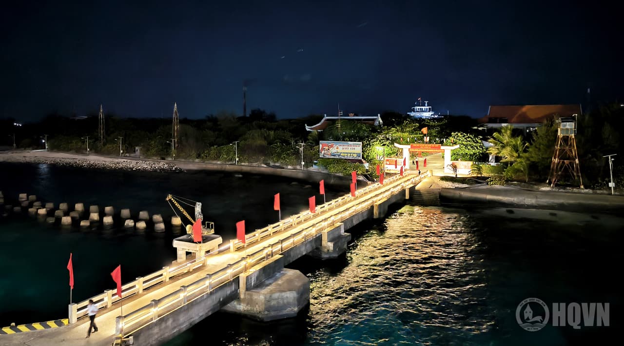 TRƯỜNG SA LÀ QUÊ HƯƠNG