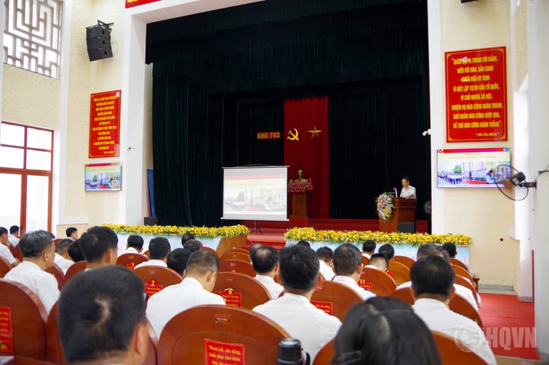 Kho 703 phổ biến, giáo dục pháp luật cho quân nhân