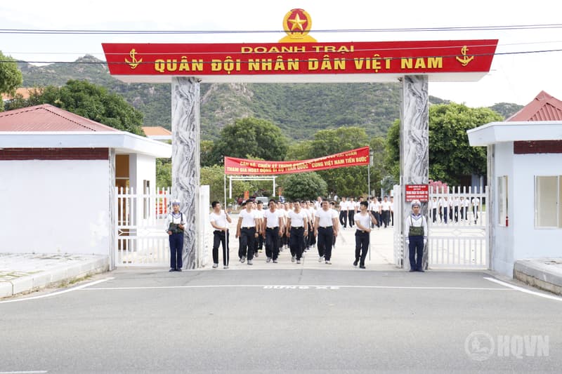 Trung đoàn 196 Hải quân tham gia hoạt động đi bộ toàn quốc “Cùng Việt Nam tiến bước”