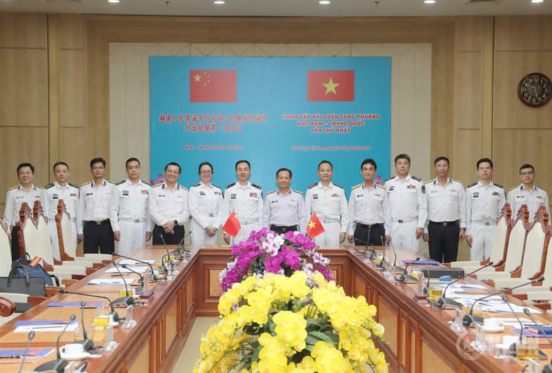 Hải quân Việt Nam và Trung Quốc tham vấn song phương lần thứ nhất