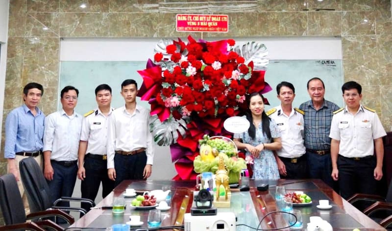 Lữ đoàn 172 chúc mừng Ngày doanh nhân Việt Nam