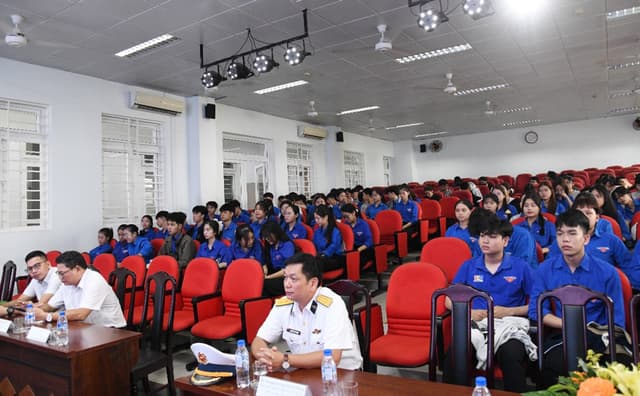 Lữ đoàn 680 thông tin về biển đảo tại Đà Nẵng