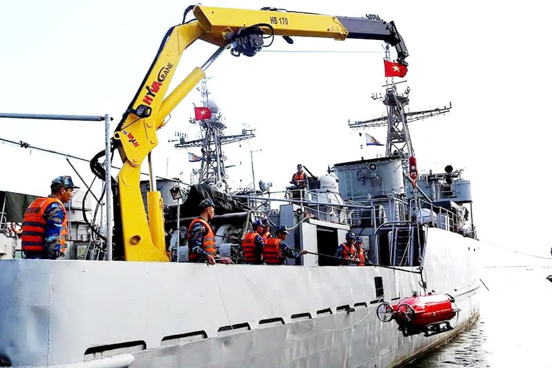 Huấn luyện làm chủ trang bị kỹ thuật ở Tàu 852