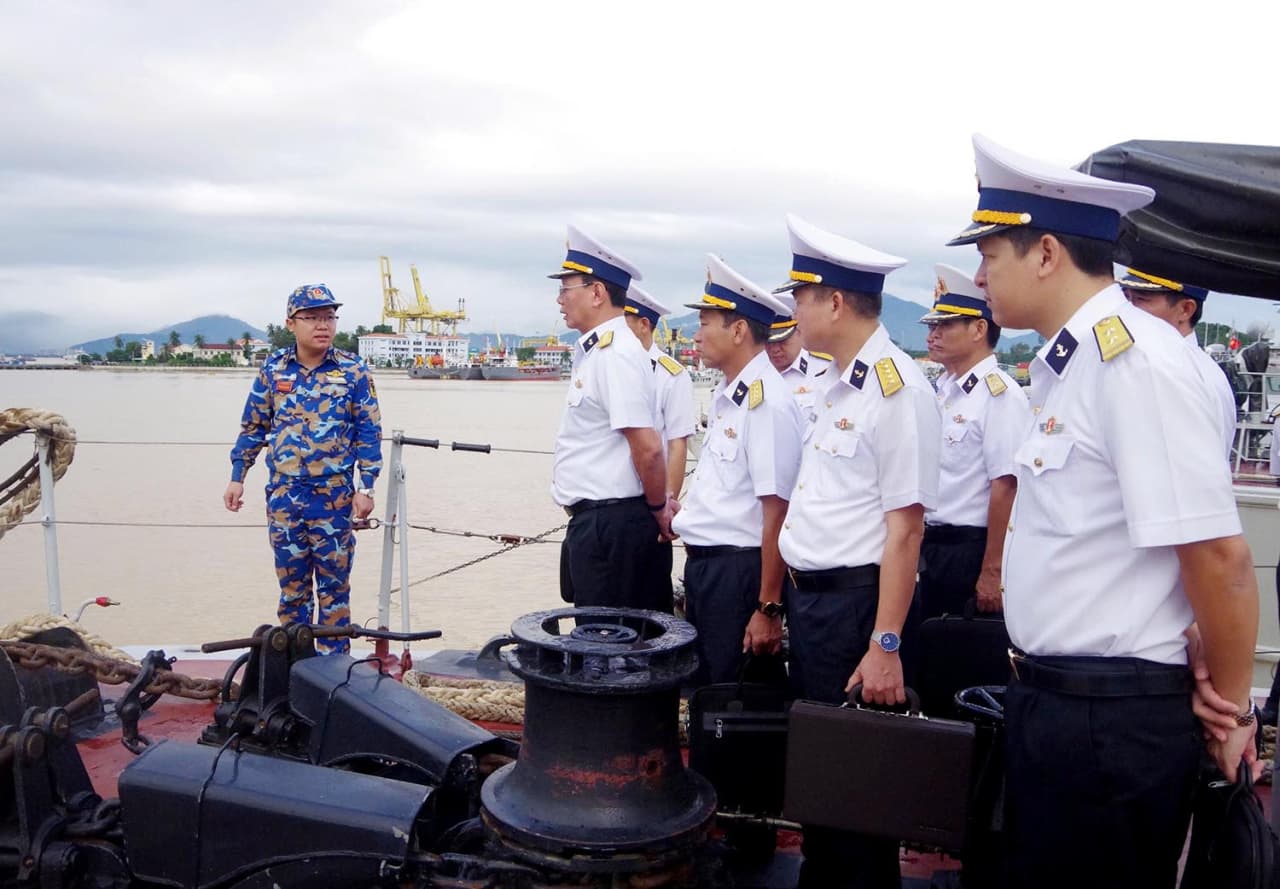 Các đơn vị Hải quân khu vực Đà Nẵng sẵn sàng ứng phó với bão số 13