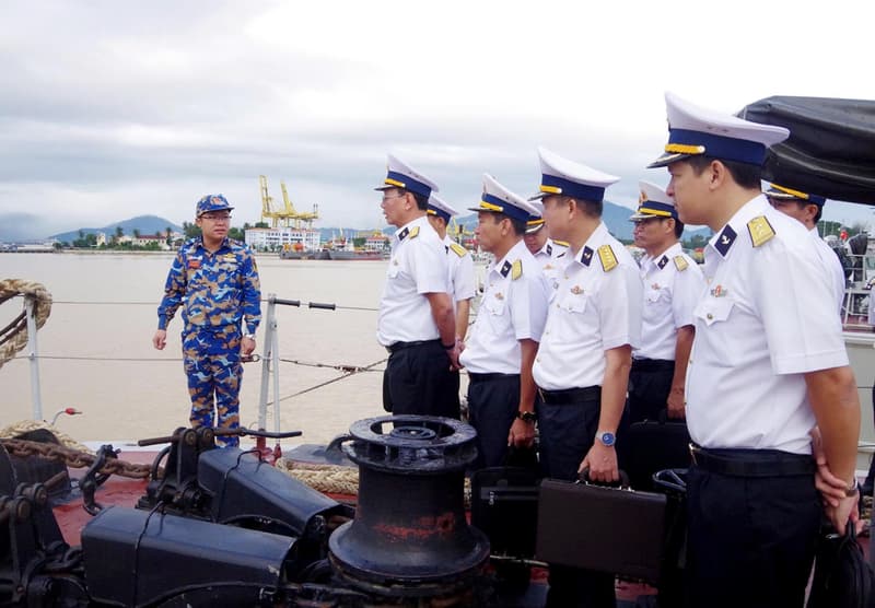 Các đơn vị Hải quân khu vực Đà Nẵng sẵn sàng ứng phó với bão số 13