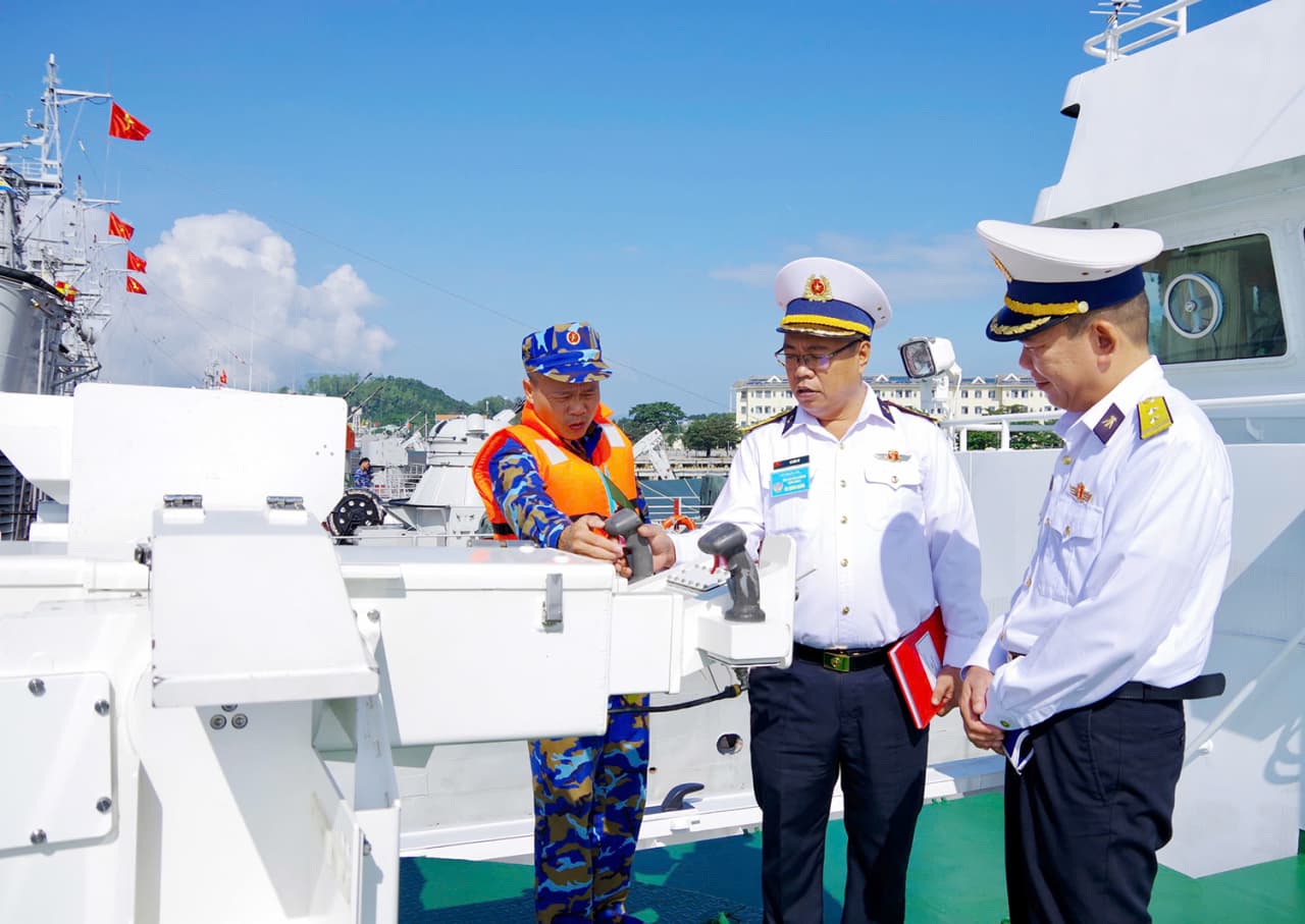 Lữ đoàn 172 khai mạc Hội thi tàu chính quy mẫu mực năm 2025