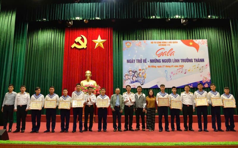 Chương trình Gala “Ngày trở về - Những người lính trưởng thành” ở Lữ đoàn 172