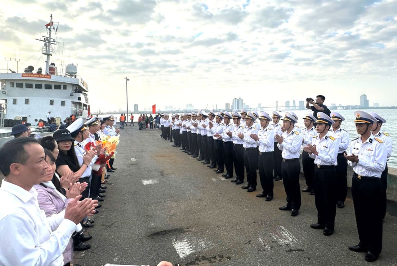 Kết thúc hải trình đi thăm, chúc tết quân dân đặc khu Cồn Cỏ và Lý Sơn