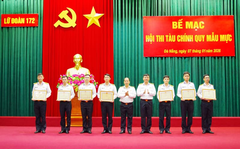 Lữ đoàn 172 tiếp tục nâng cao chất lượng xây dựng tàu chính quy mẫu mực