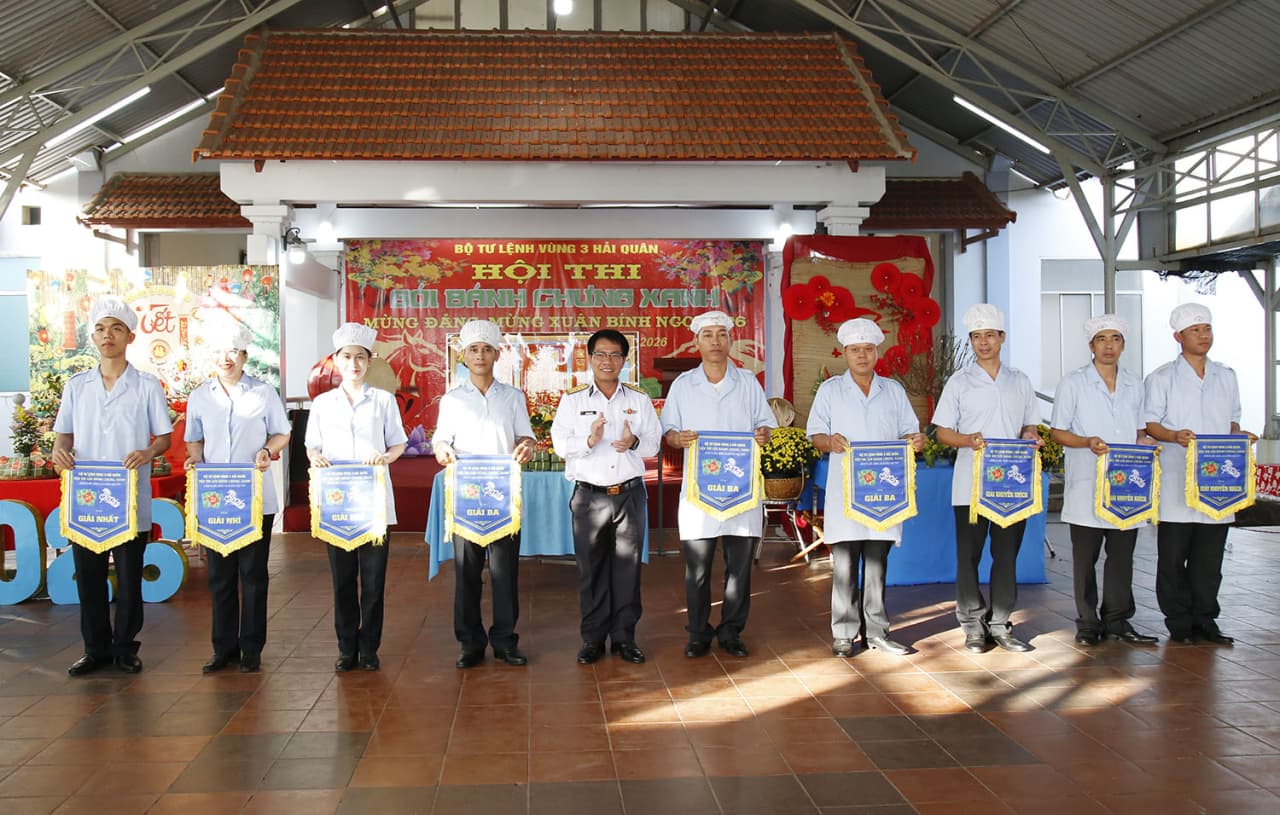 Ngày hội gói bánh chưng xanh ở Vùng 3 Hải quân