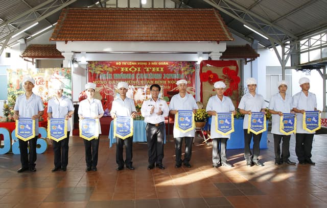 Ngày hội gói bánh chưng xanh ở Vùng 3 Hải quân