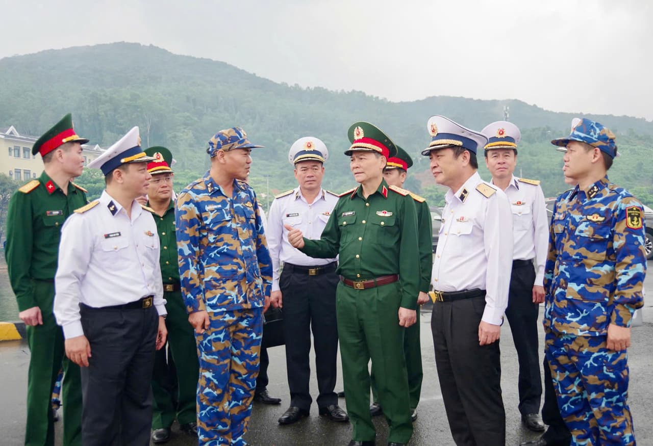Thượng tướng Phạm Trường Sơn kiểm tra tại Vùng 3 Hải quân
