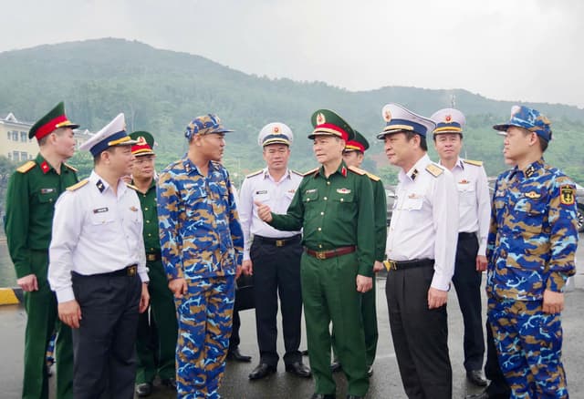 Thượng tướng Phạm Trường Sơn kiểm tra tại Vùng 3 Hải quân