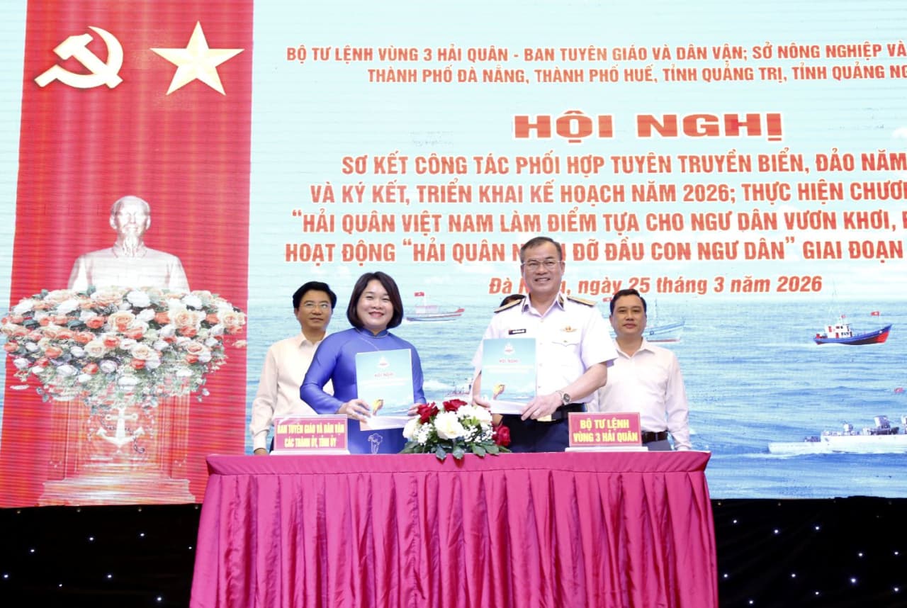Vùng 3 Hải quân và các tỉnh, thành miền Trung thực hiện hiệu quả công tác phối hợp tuyên truyền biển đảo