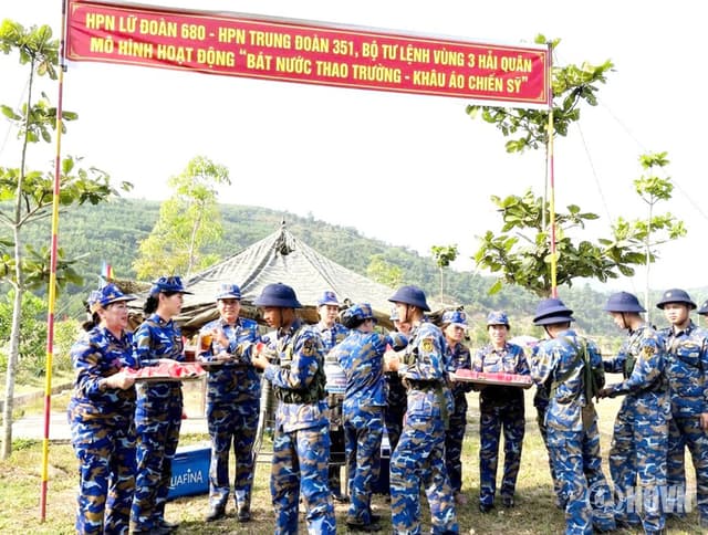 Lữ đoàn 680 và Trung đoàn 351 tổ chức hoạt động “Bát nước thao trường”