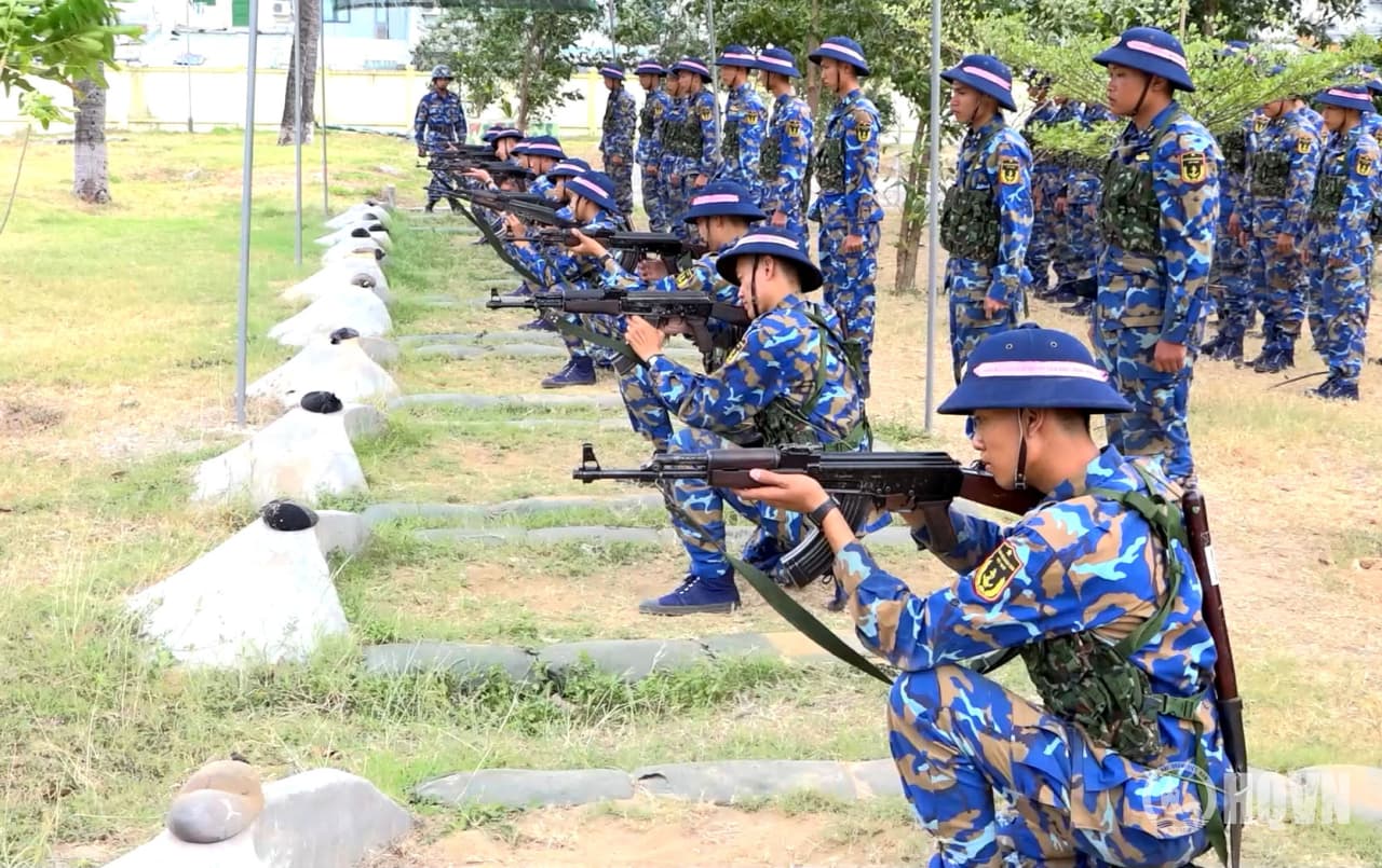 Chiến sĩ mới Lữ đoàn Công binh 83 say sưa luyện rèn