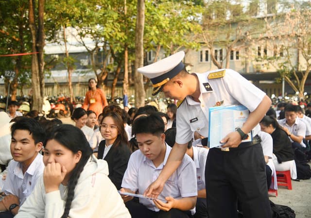 Lữ đoàn 172 thông tin biển đảo và thu hút nguồn nhân lực tại Đà Nẵng