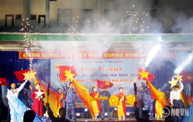 Sôi nổi  “Tiếng hát - Vũ điệu binh nhì” của những người lính trẻ