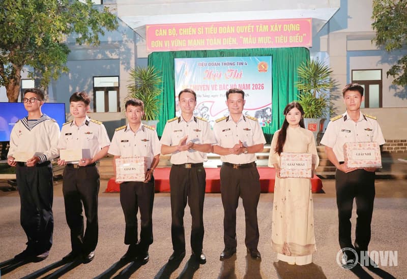 Lính thông tin Vùng 3 thi kể chuyện về Bác Hồ