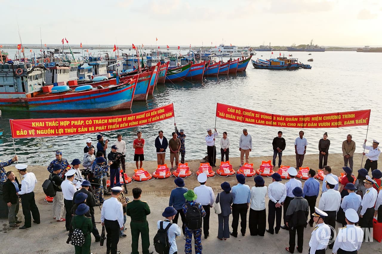 Để người dân thêm yêu, luôn hướng về biển đảo