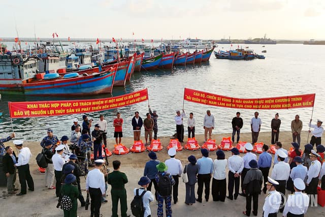 Để người dân thêm yêu, luôn hướng về biển đảo