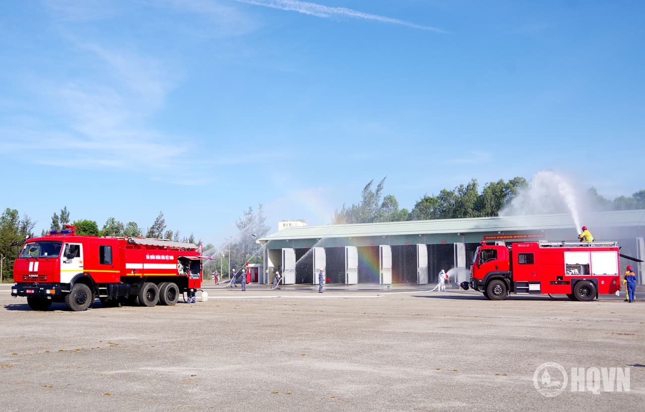 Trung tâm Bảo đảm kỹ thuật Vùng 3 thao diễn phòng cháy, chữa cháy