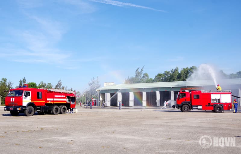Trung tâm Bảo đảm kỹ thuật Vùng 3 thao diễn phòng cháy, chữa cháy