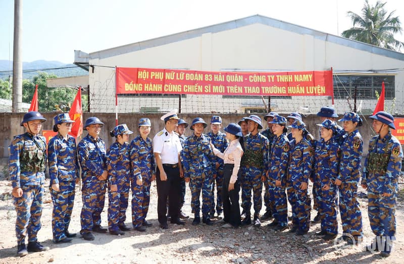 Lữ đoàn 83 và Công ty Namy Đà Nẵng đồng hành cùng chiến sĩ mới trên thao trường huấn luyện