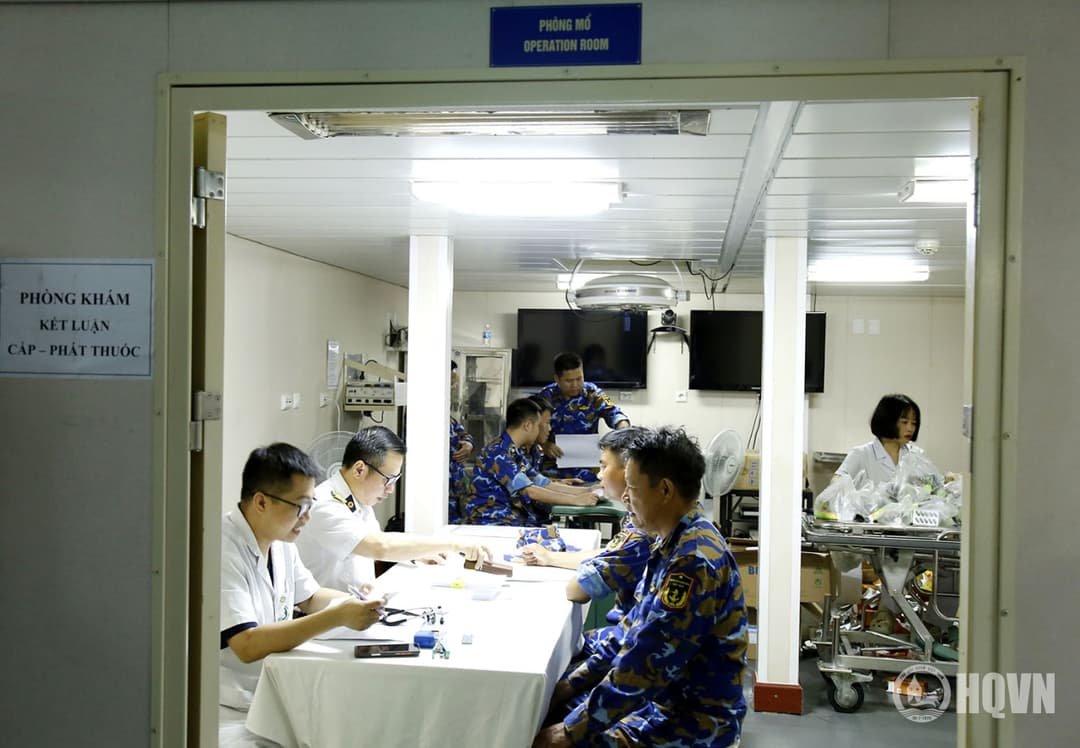Hải trình chăm lo sức khỏe cho quân và dân đặc khu Trường Sa