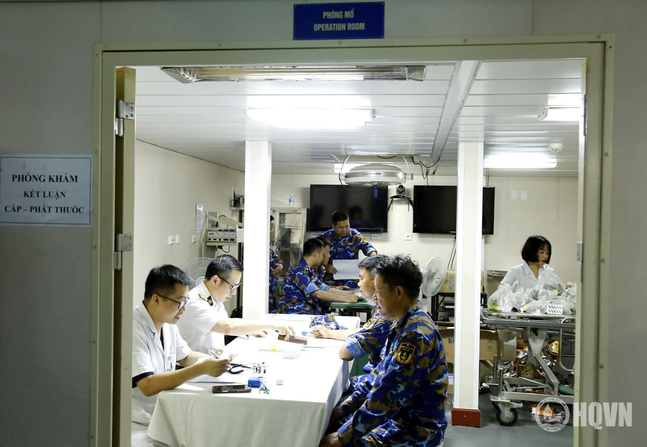 Hải trình chăm lo sức khỏe cho quân và dân đặc khu Trường Sa