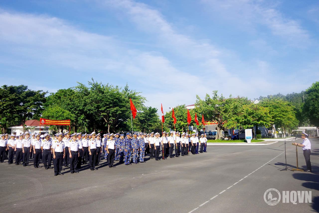 Vùng 3 Hải quân điều động lực lượng hỗ trợ xây dựng trường học vùng biên giới